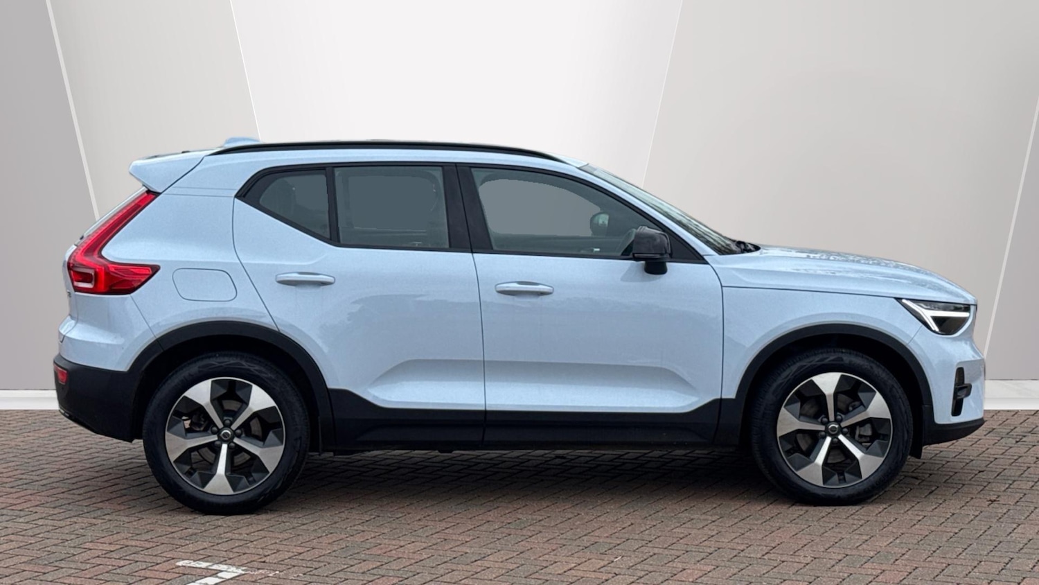 Used Volvo XC40 2025 for sale - 77673167: Photo 3