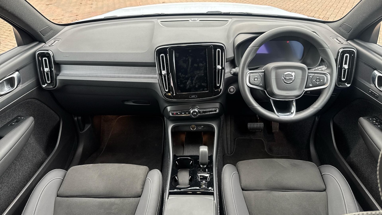 Used Volvo XC40 2025 for sale - 77673167: Photo 5