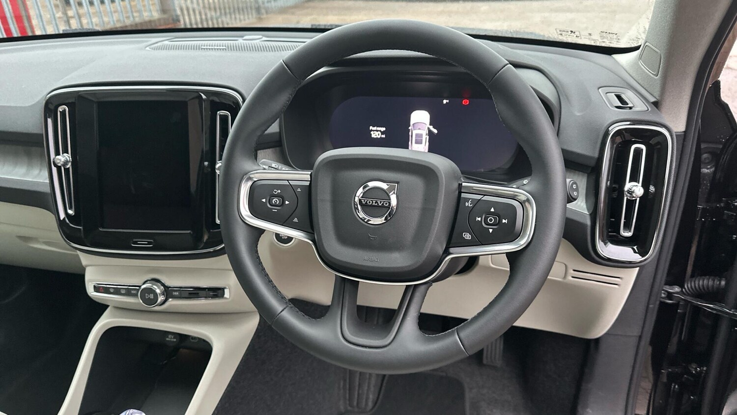 Used Volvo XC40 2025 for sale - 76307752: Photo 10