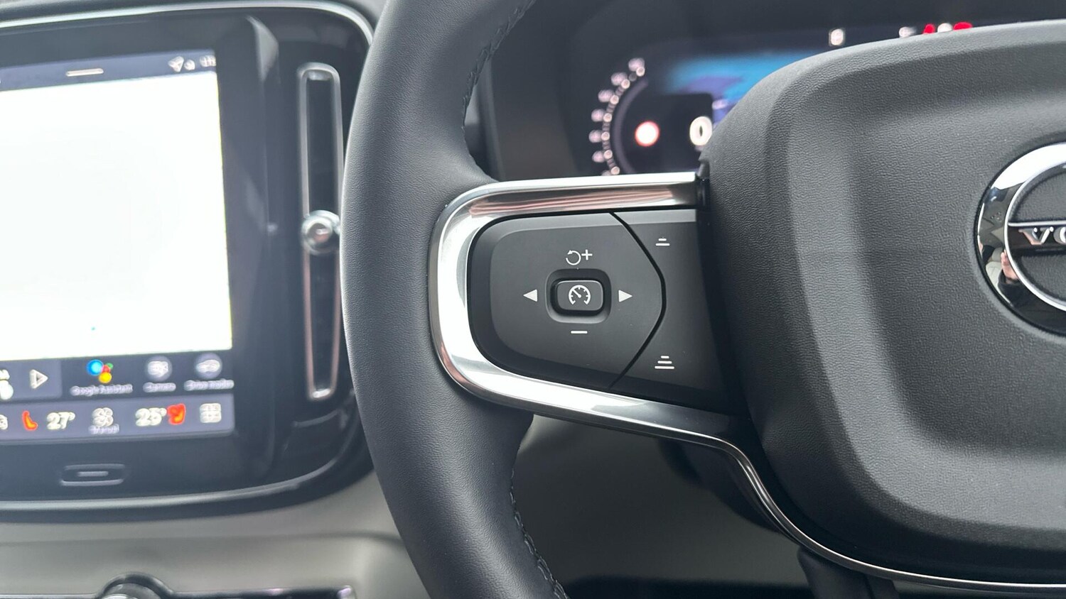 Used Volvo XC40 2025 for sale - 76307752: Photo 19