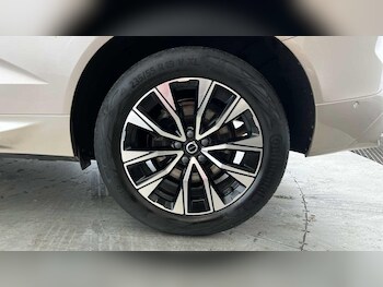 Used Volvo XC60 2023 for sale - 78585872: Photo