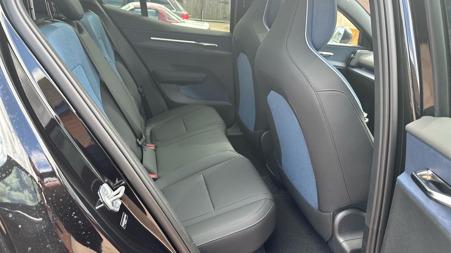 Used Volvo EX30 2025 for sale - 76307238: Photo 6