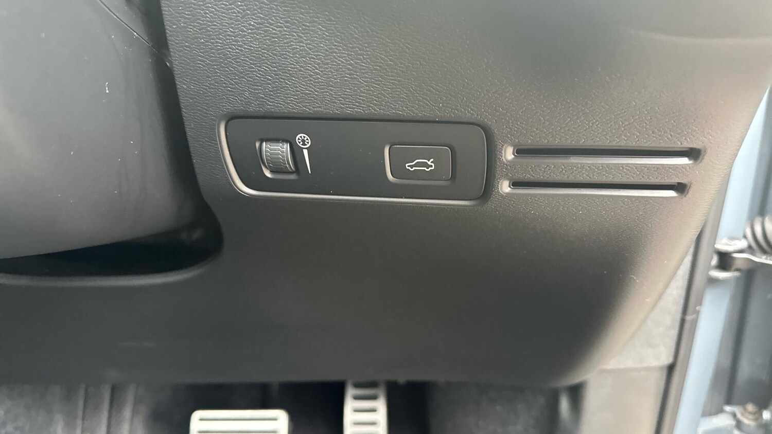 Used Volvo XC40 2021 for sale - 77496190: Photo 39