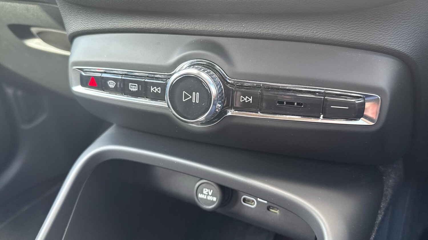 Used Volvo XC40 2025 for sale - 77510804: Photo 49