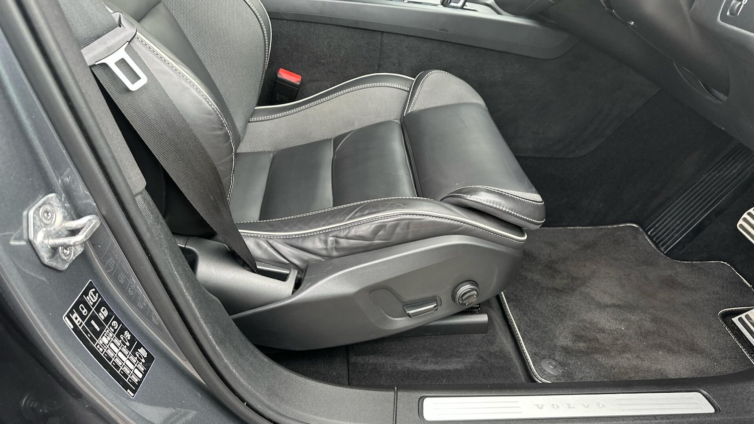 Used Volvo XC60 2021 for sale - 76306365: Photo 28