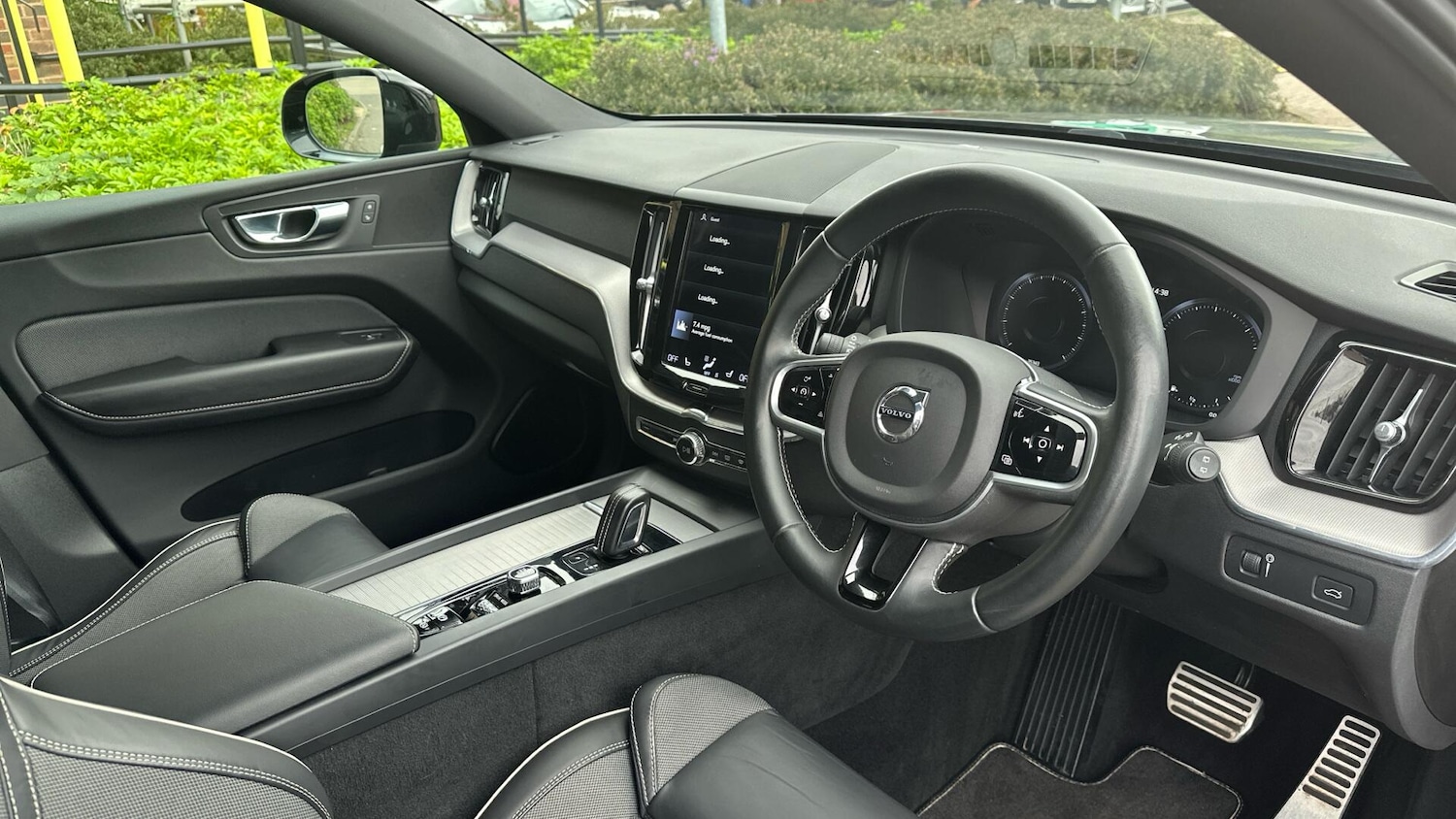 Used Volvo XC60 2021 for sale - 76306365: Photo 4