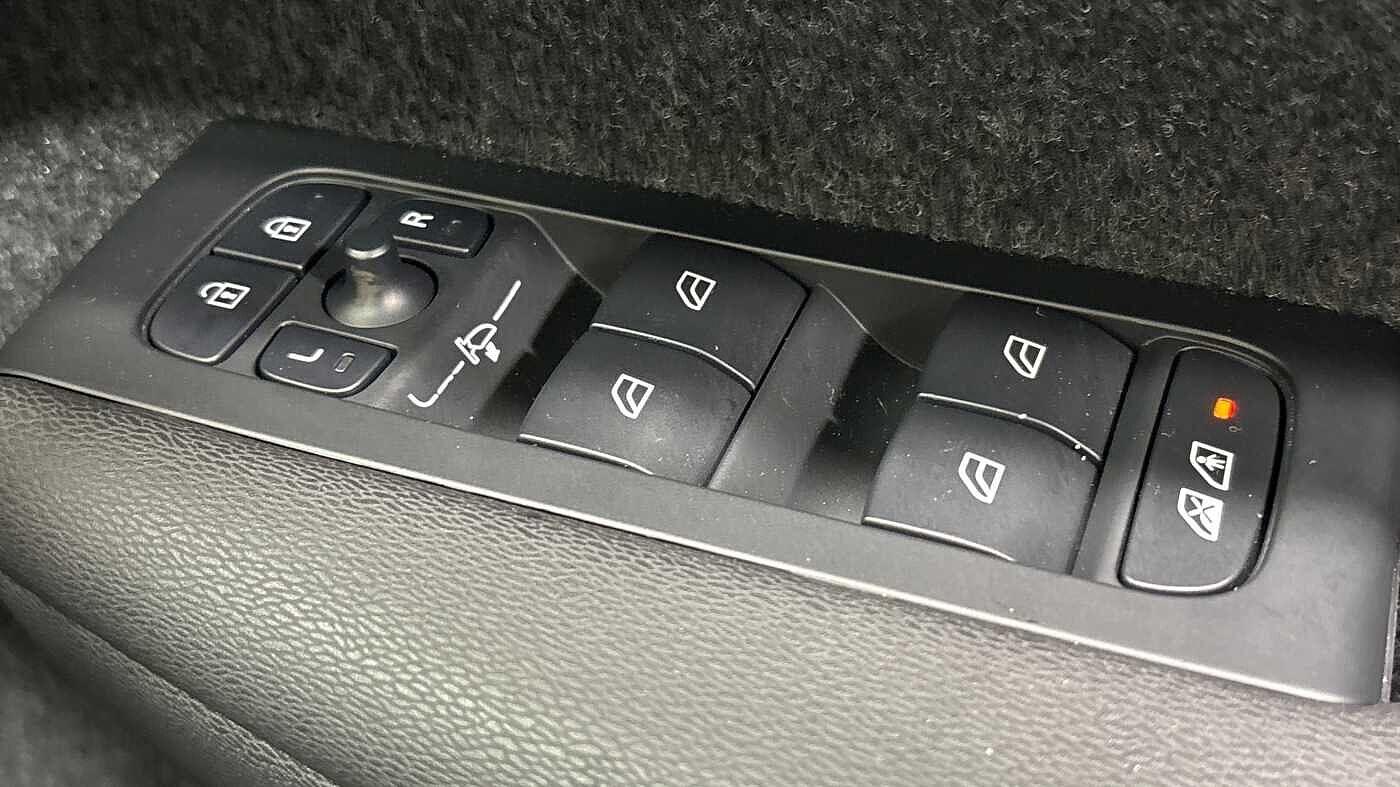 Used Volvo XC40 2025 for sale - 76314750: Photo 25