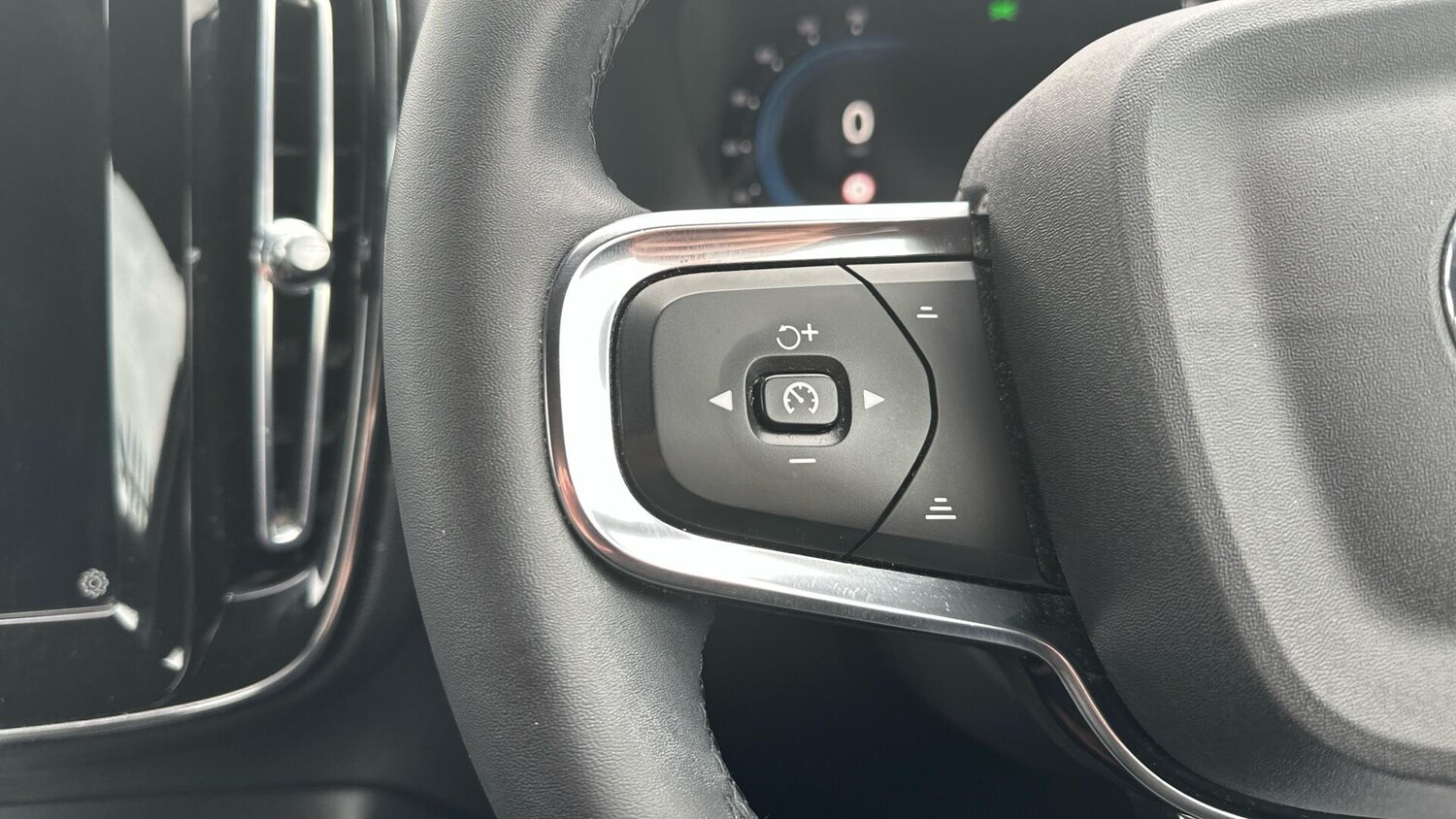 Used Volvo XC40 2022 for sale - 77673114: Photo 17