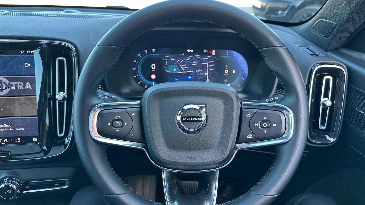 Used Volvo XC40 2025 for sale - 78047773: Photo 10