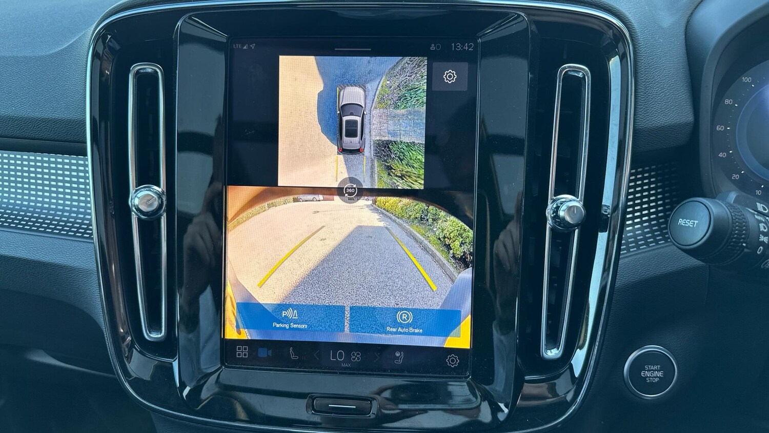 Used Volvo XC40 2025 for sale - 78047773: Photo 17