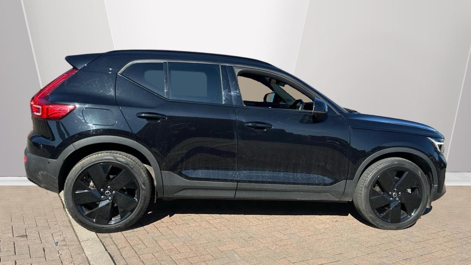 Used Volvo XC40 2025 for sale - 78047773: Photo 3