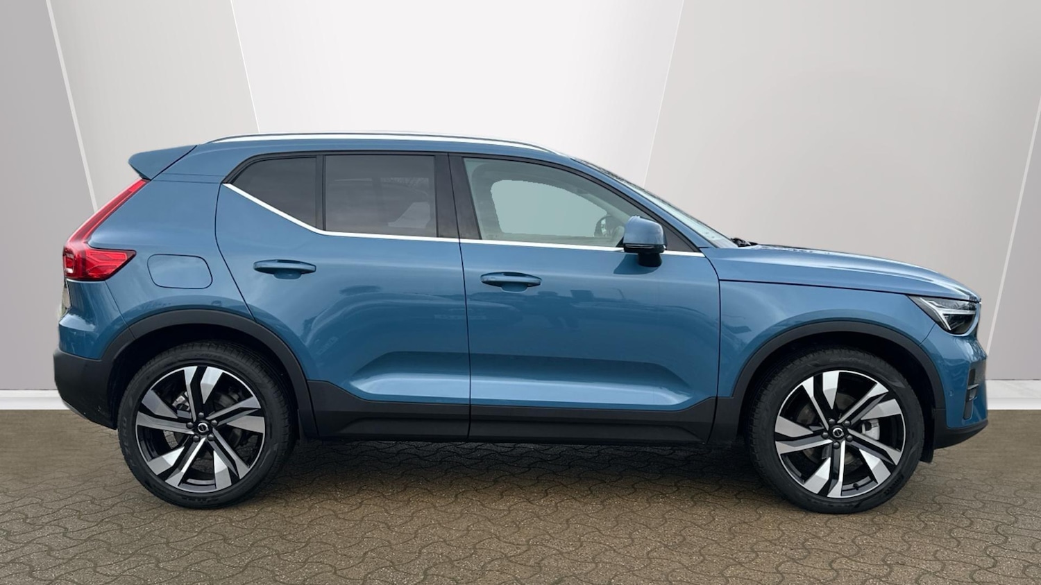 Used Volvo XC40 2025 for sale - 77331227: Photo 3