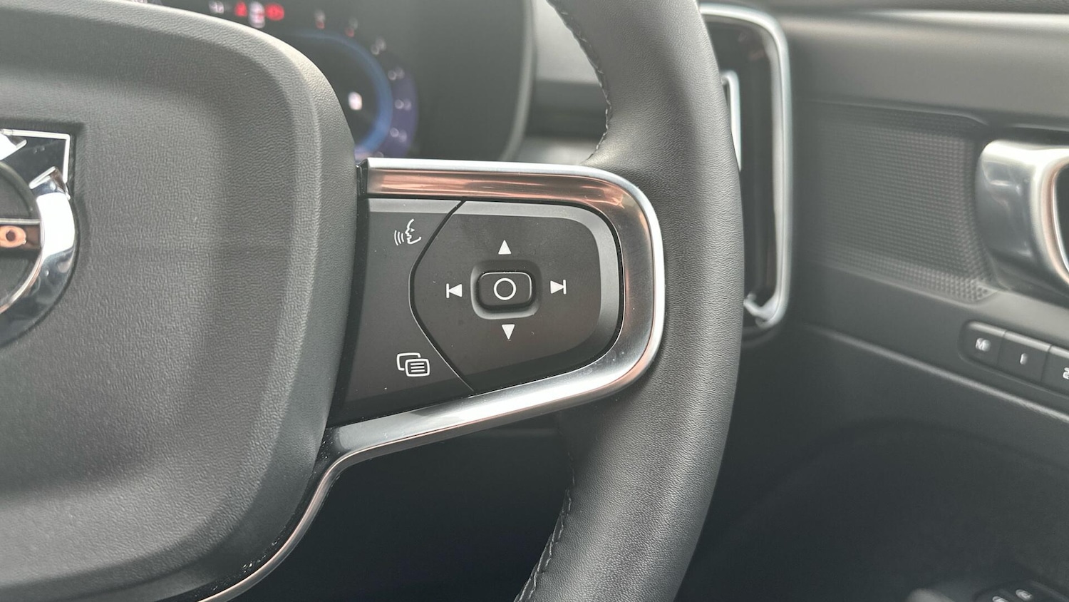 Used Volvo XC40 2023 for sale - 76424423: Photo 20