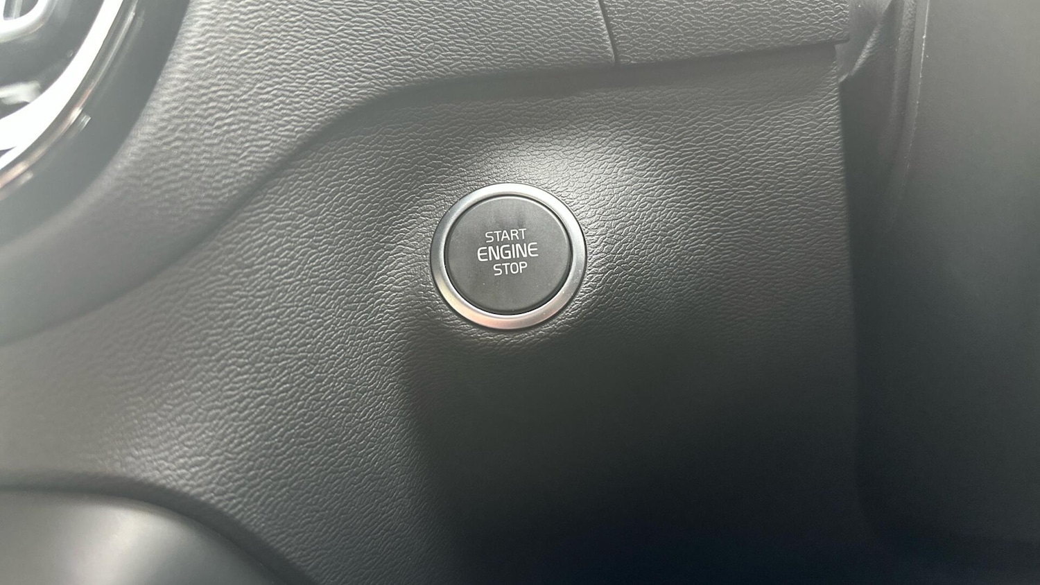 Used Volvo XC40 2023 for sale - 76424423: Photo 25