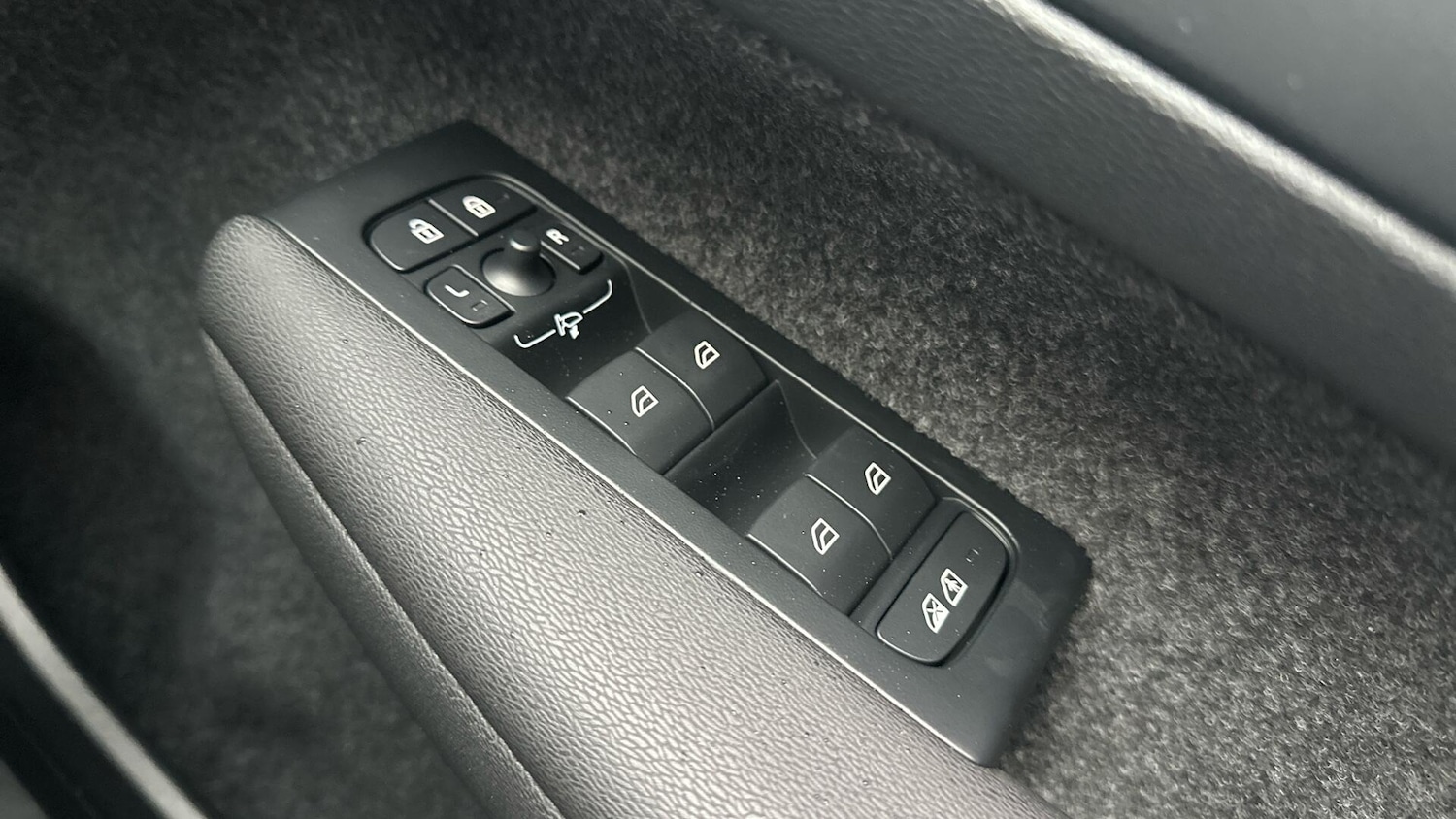 Used Volvo XC40 for sale - 78058695: Photo 23