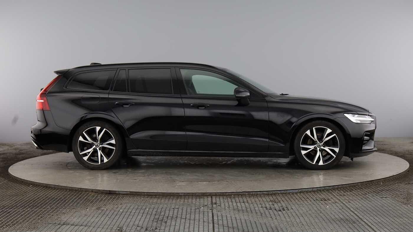 Used Volvo V60 2022 for sale - 77387377: Photo 2