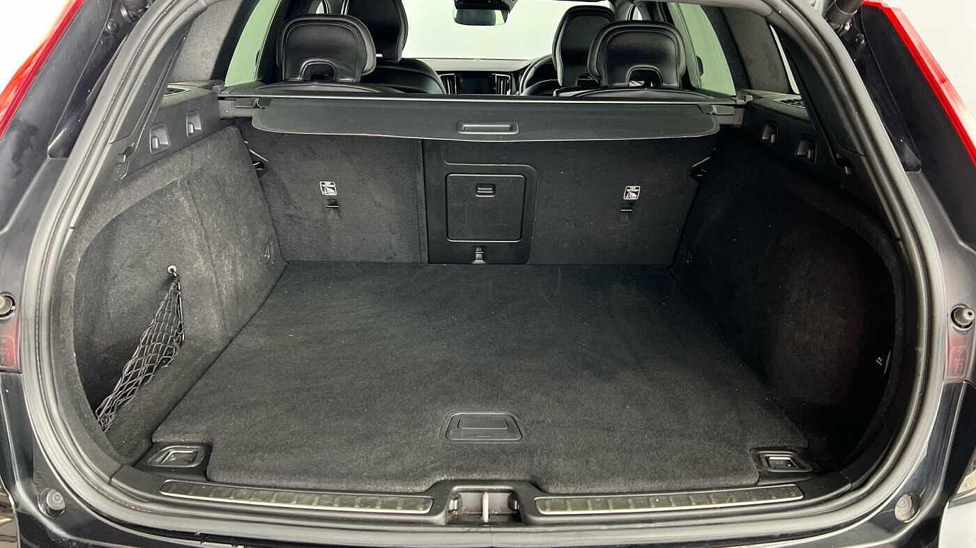 Used Volvo V60 2022 for sale - 77387377: Photo 5