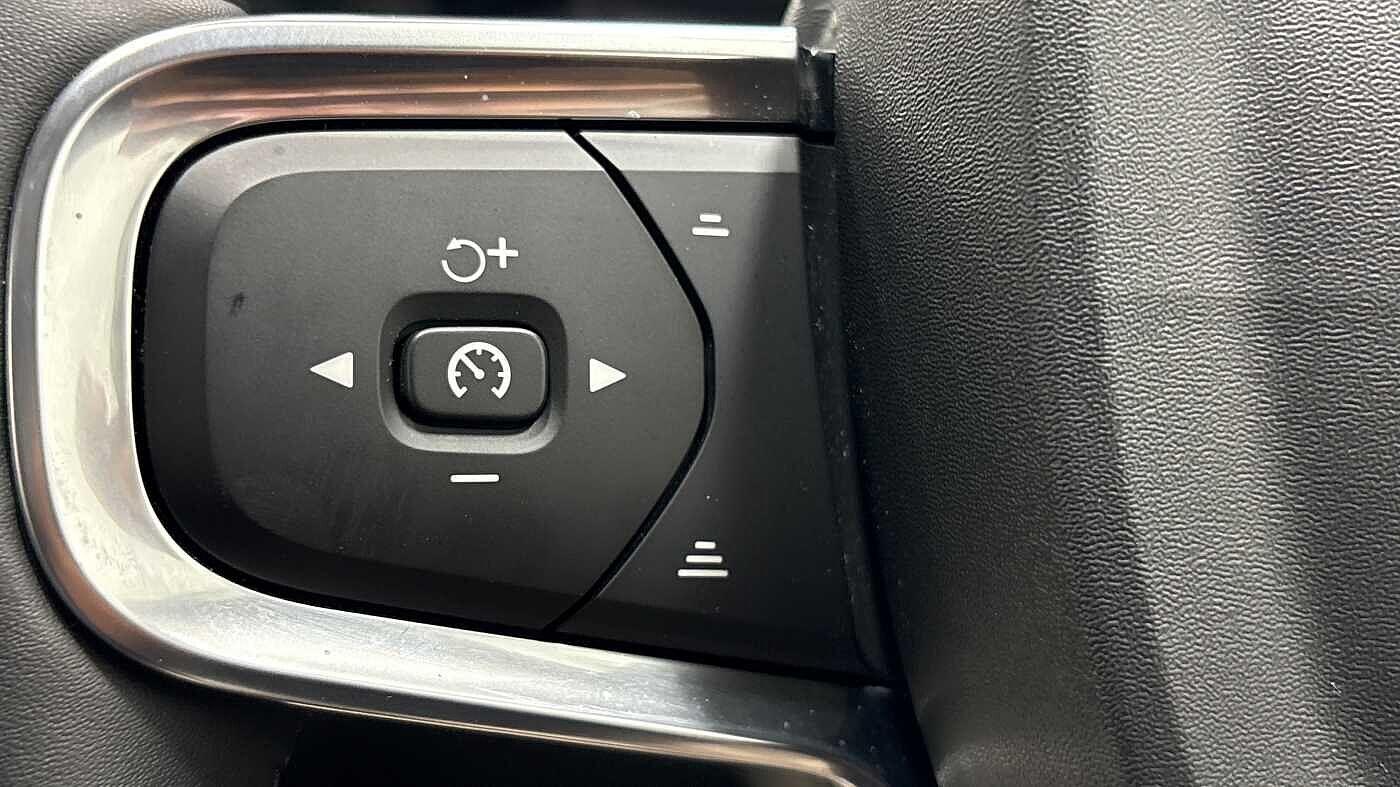 Used Volvo XC40 2025 for sale - 76735445: Photo 29