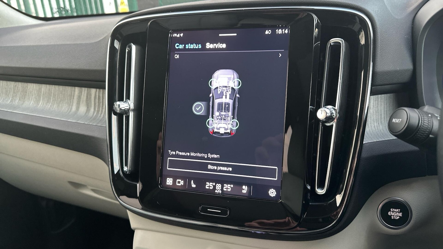 Used Volvo XC40 2025 for sale - 76408591: Photo 14