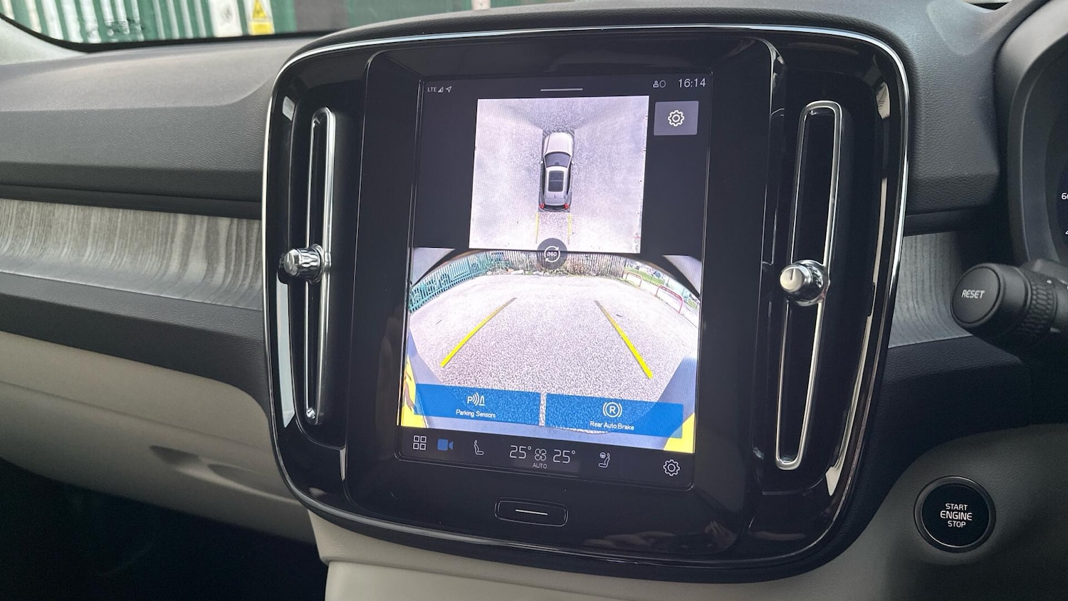 Used Volvo XC40 2025 for sale - 76408591: Photo 17