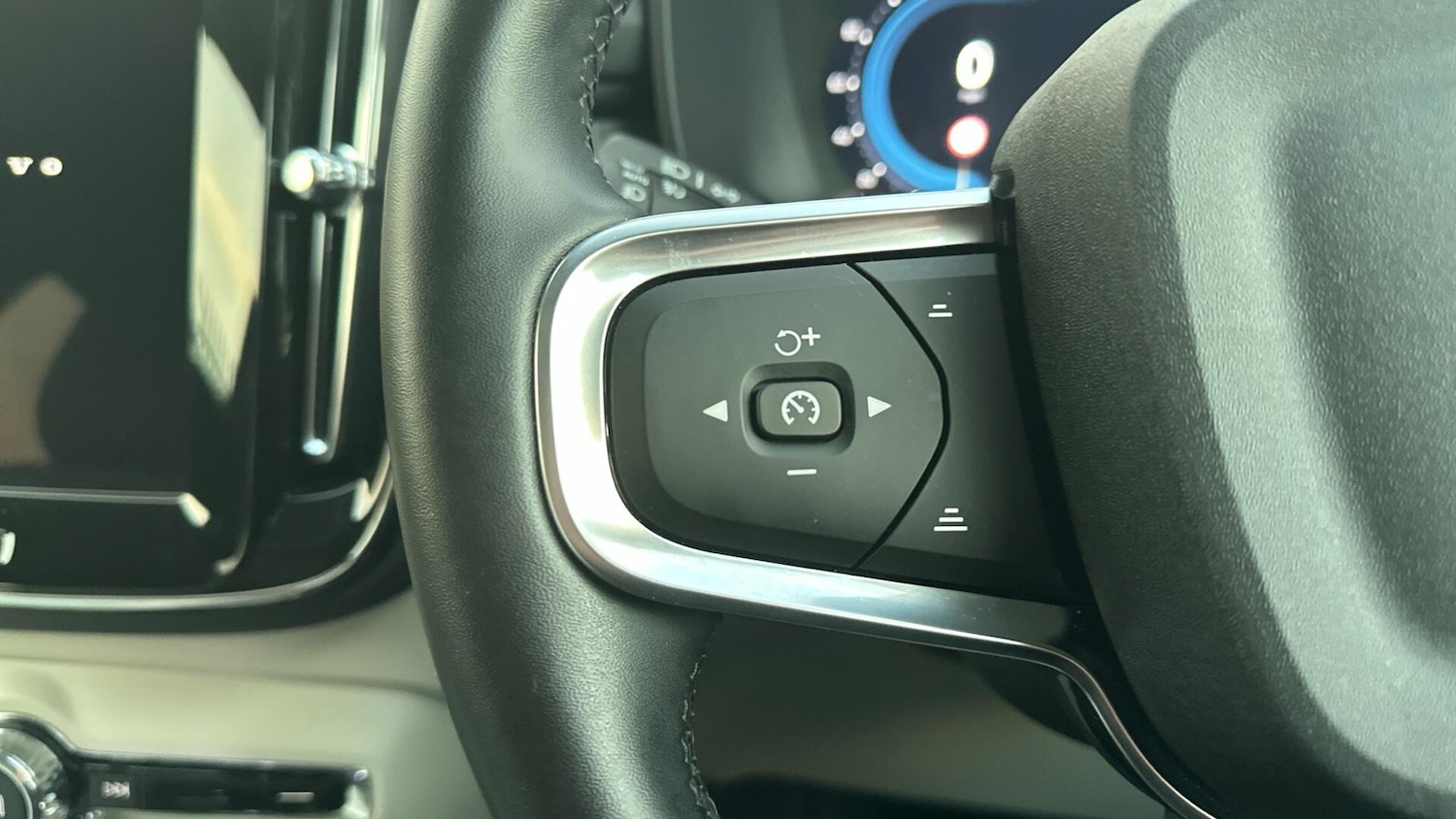 Used Volvo XC40 2025 for sale - 76408591: Photo 19