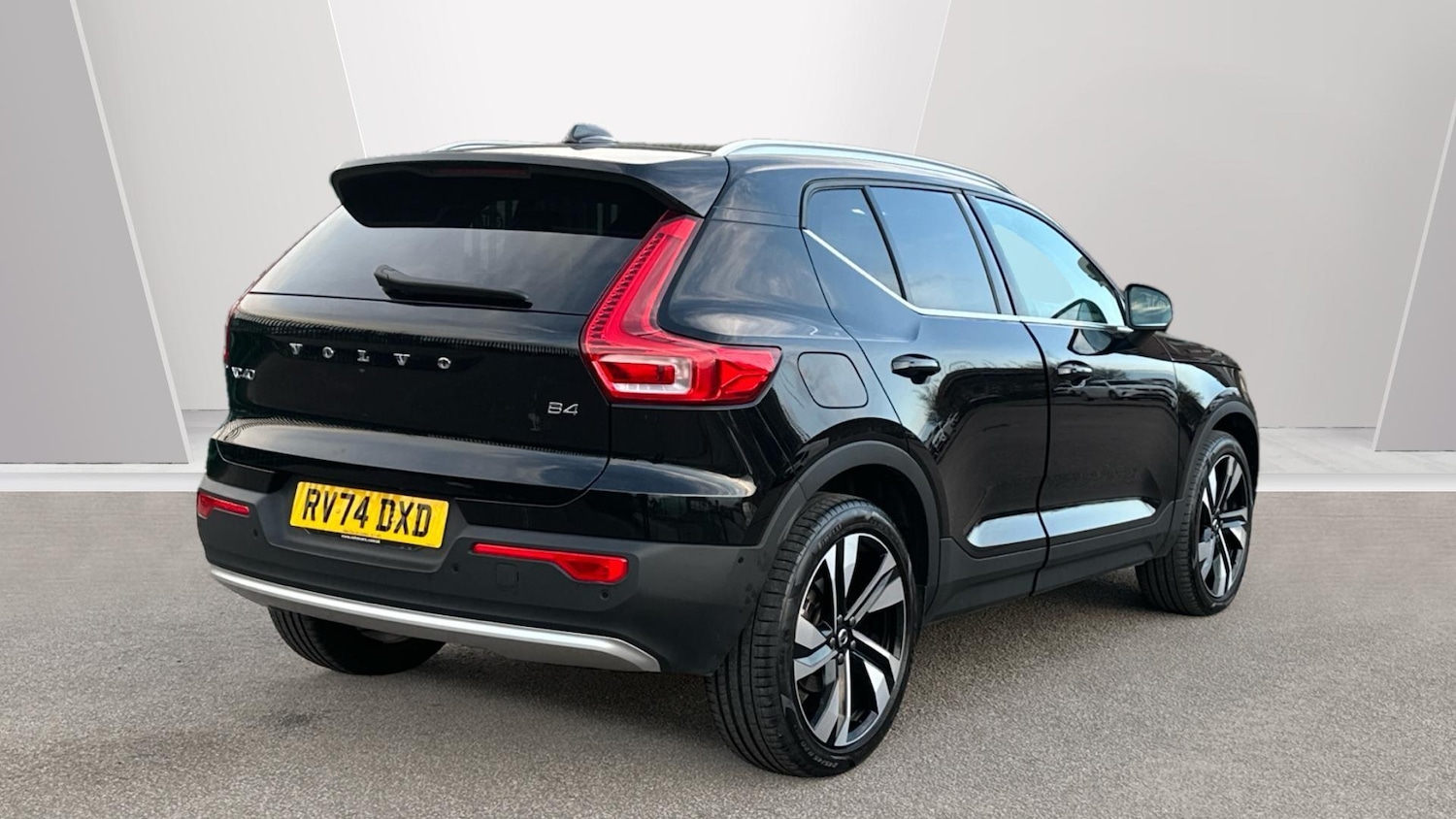 Used Volvo XC40 2025 for sale - 76408591: Photo 2
