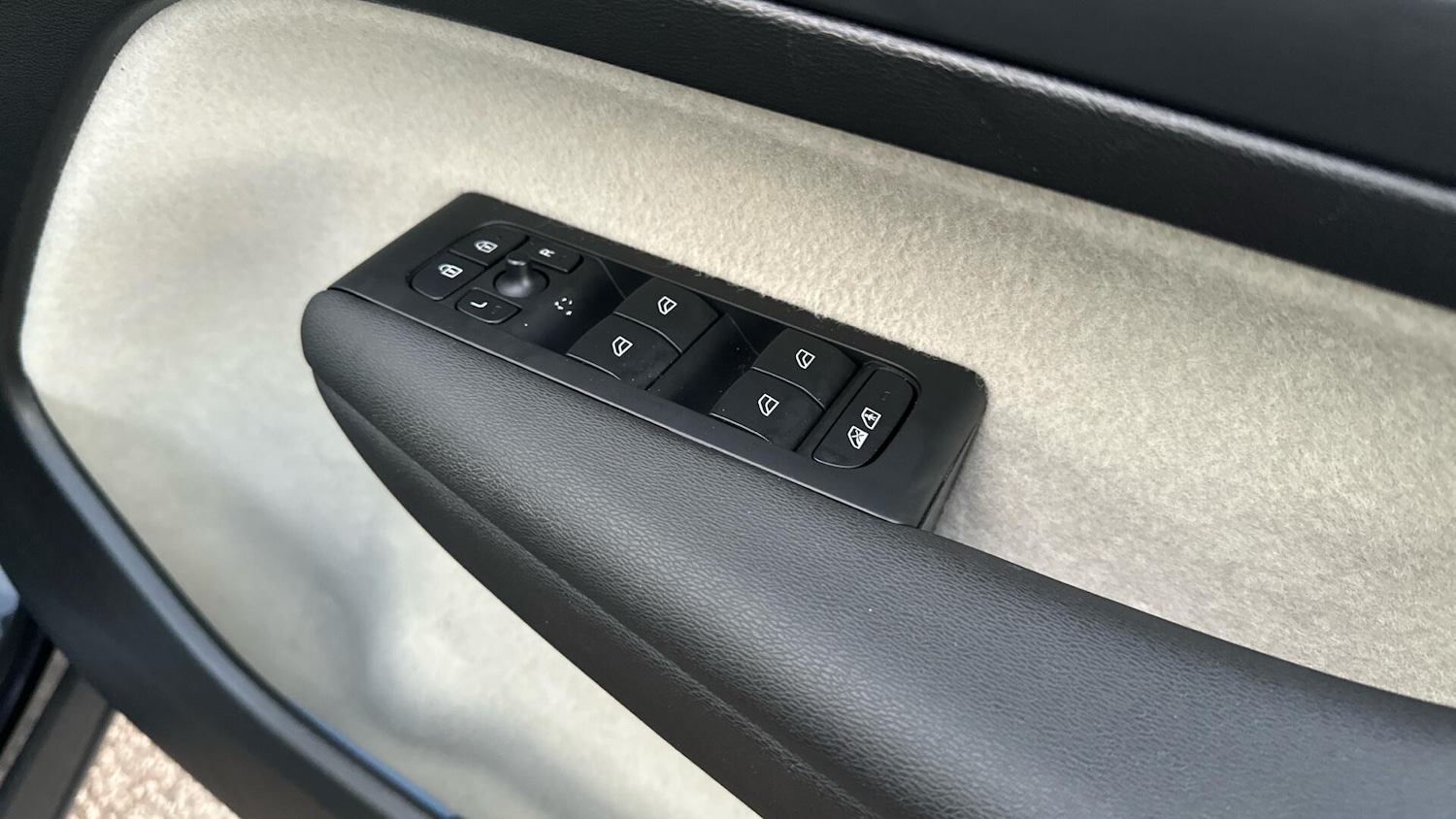 Used Volvo XC40 2025 for sale - 76408591: Photo 22