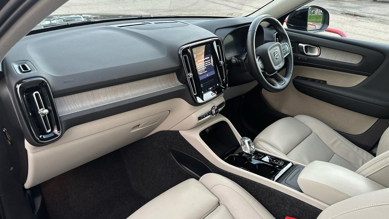 Used Volvo XC40 2025 for sale - 76408591: Photo 41