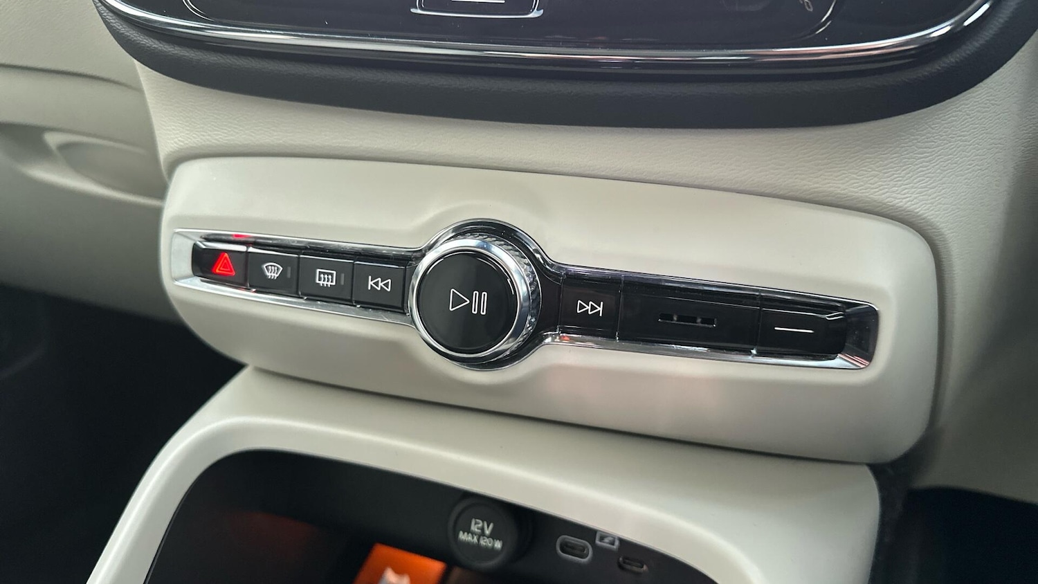 Used Volvo XC40 2025 for sale - 76408591: Photo 44