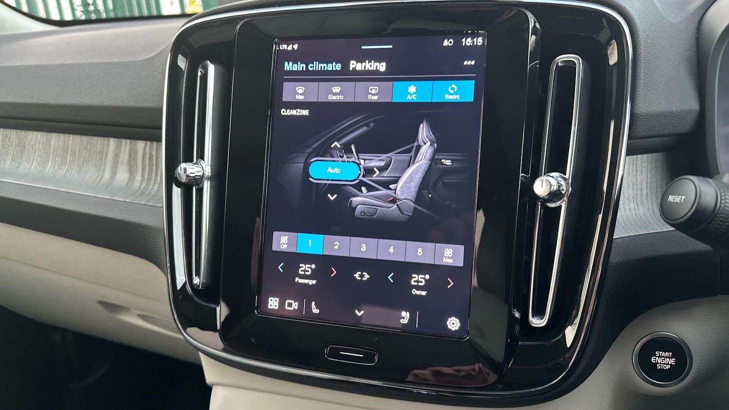 Used Volvo XC40 2025 for sale - 76408591: Photo 46