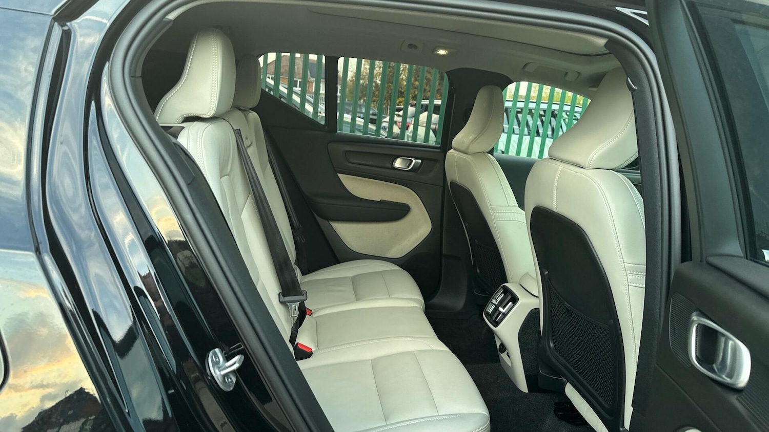 Used Volvo XC40 2025 for sale - 76408591: Photo 6