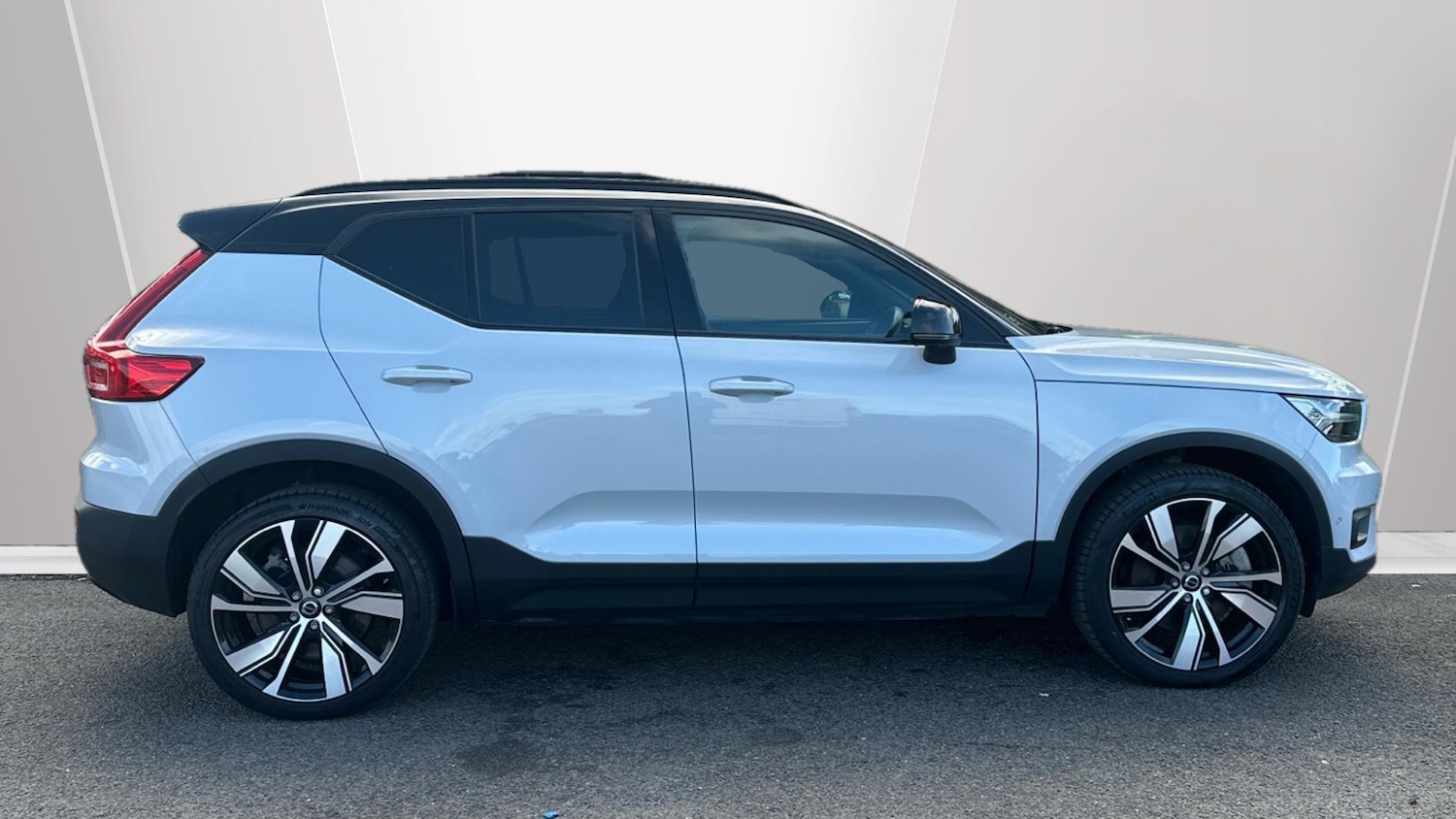 Used Volvo XC40 2021 for sale - 76306219: Photo 3