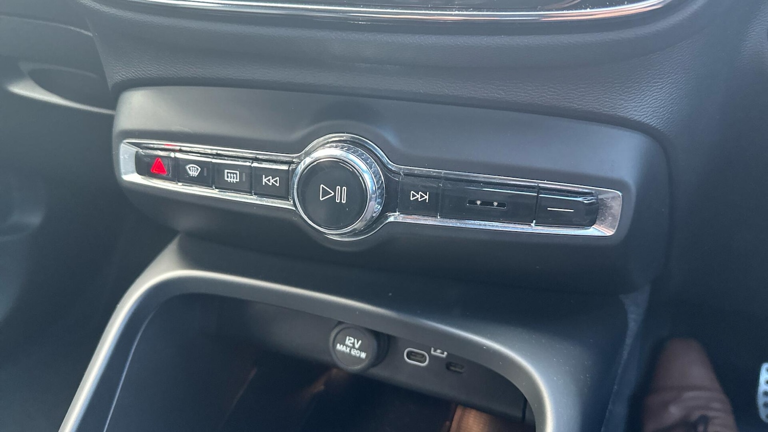 Used Volvo XC40 2021 for sale - 76306219: Photo 49