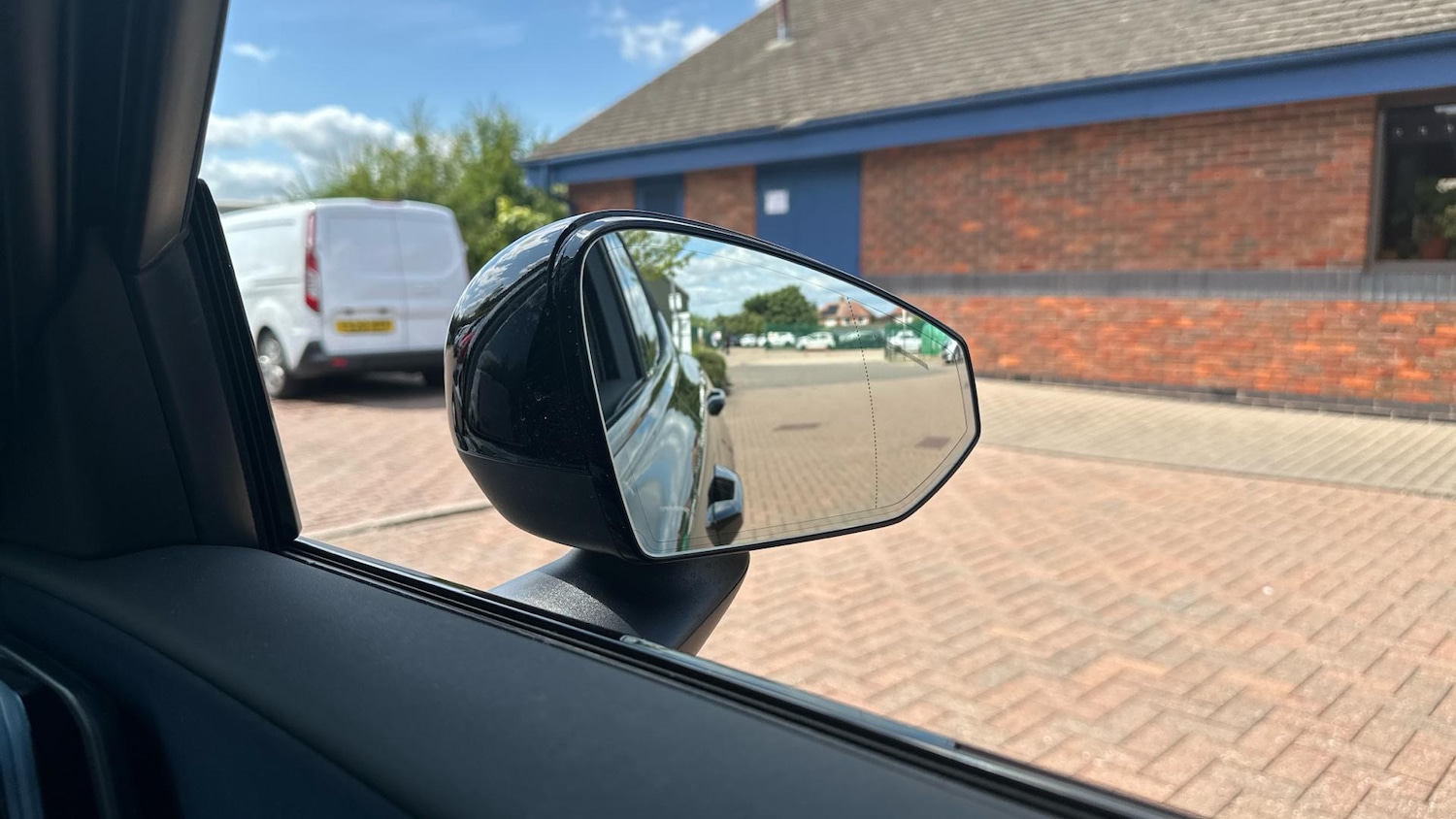 Used Volvo EX30 2025 for sale - 76522526: Photo 31