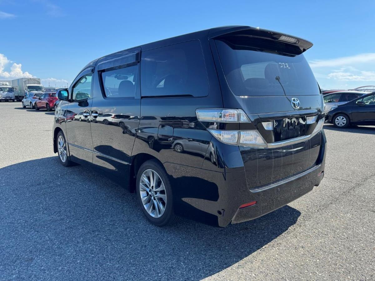 Used Toyota Vellfire 2011 for sale - 76823578: Photo 2