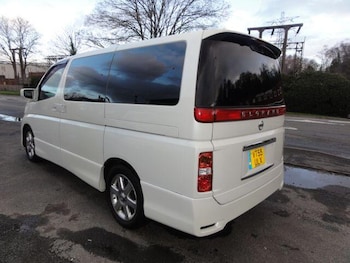 Used Nissan Elgrand 2006 for sale - 76887105: Photo