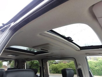 Used Nissan Elgrand 2010 for sale - 75757248: Photo