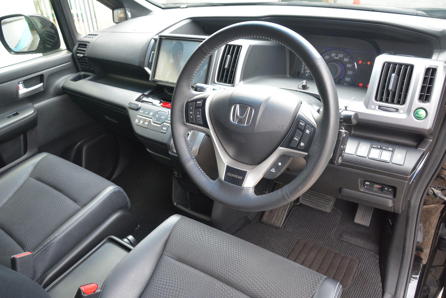 Used Honda Stepwagon for sale - 76122145: Photo 14