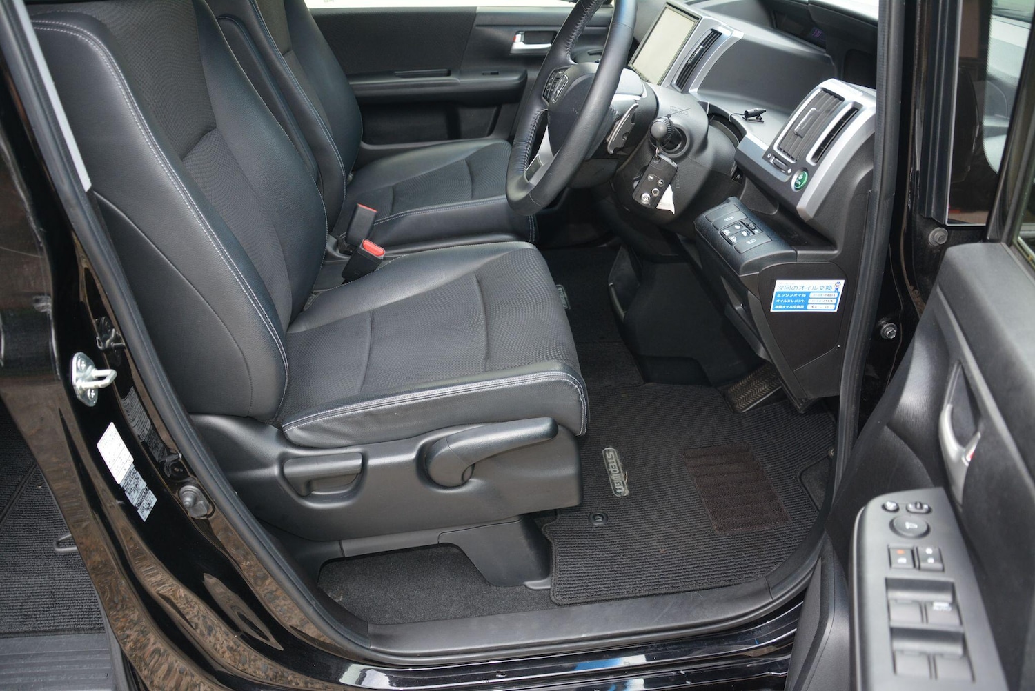 Used Honda Stepwagon for sale - 76122145: Photo 15