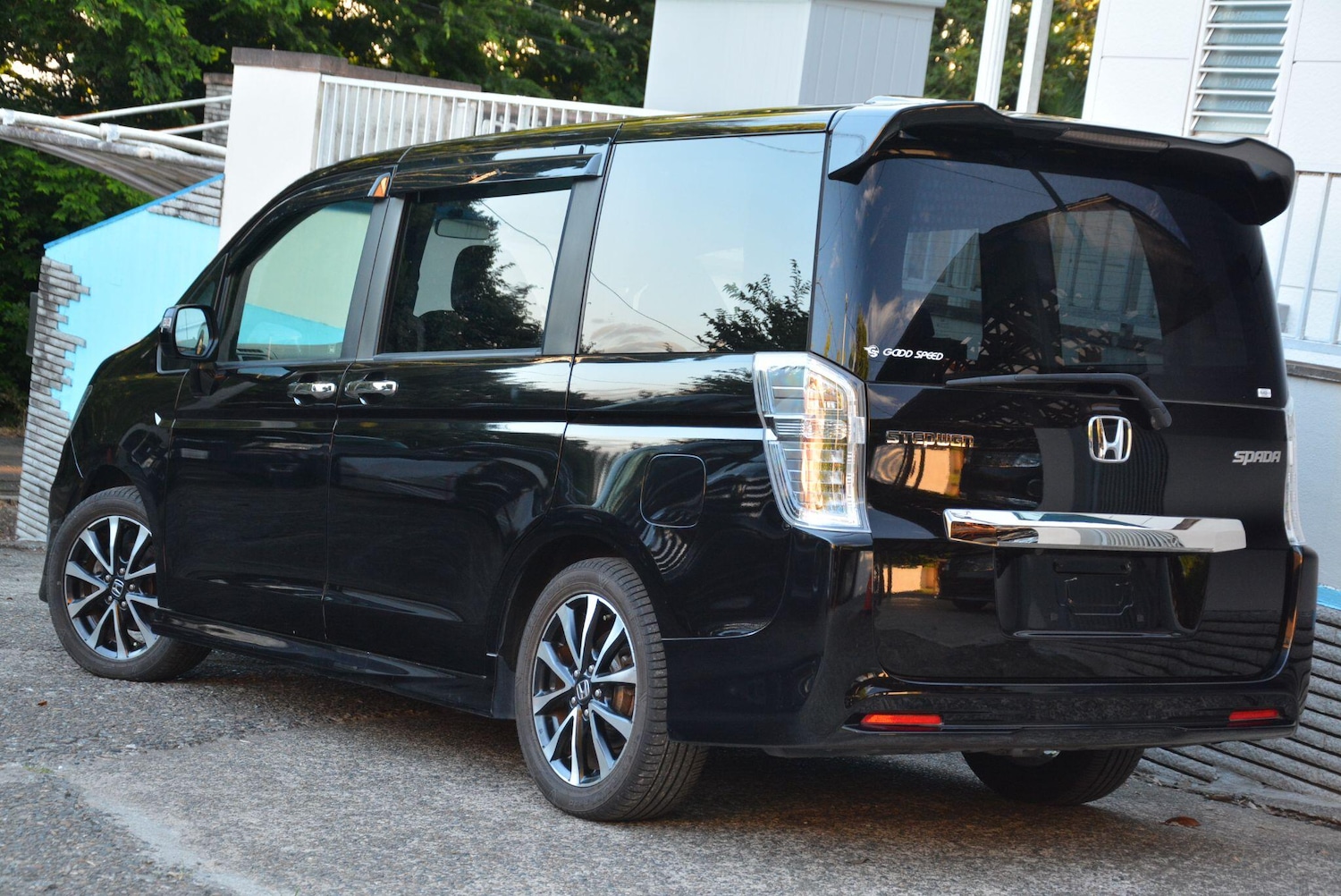 Used Honda Stepwagon for sale - 76122145: Photo 2