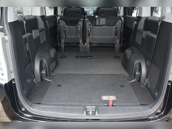 Used Honda Stepwagon for sale - 76122145: Photo 3
