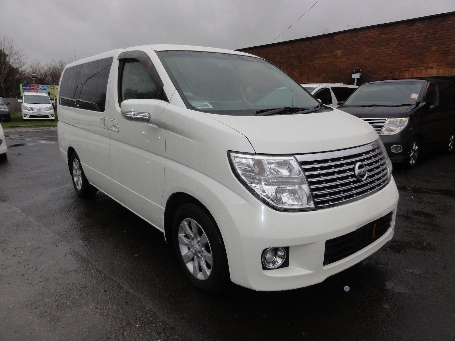 Used Nissan Elgrand for sale - 76865429: Photo 6