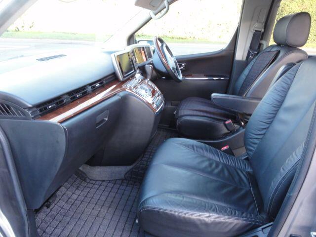 Used Nissan Elgrand for sale - 76913708: Photo 12