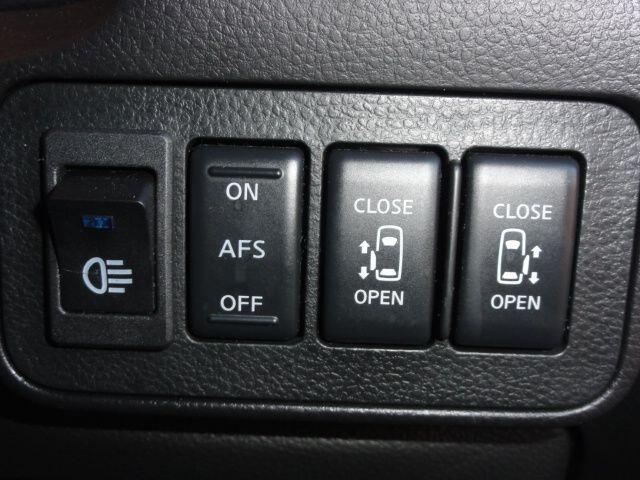 Used Nissan Elgrand for sale - 76913708: Photo 16