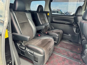 Used Toyota Vellfire 2013 for sale - 76667328: Photo