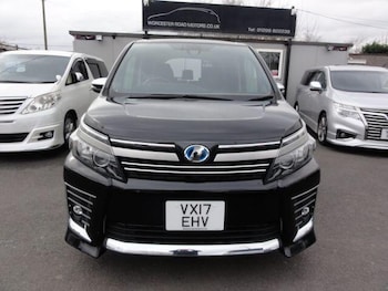 Used Toyota Voxy 2017 for sale - 77753148: Photo