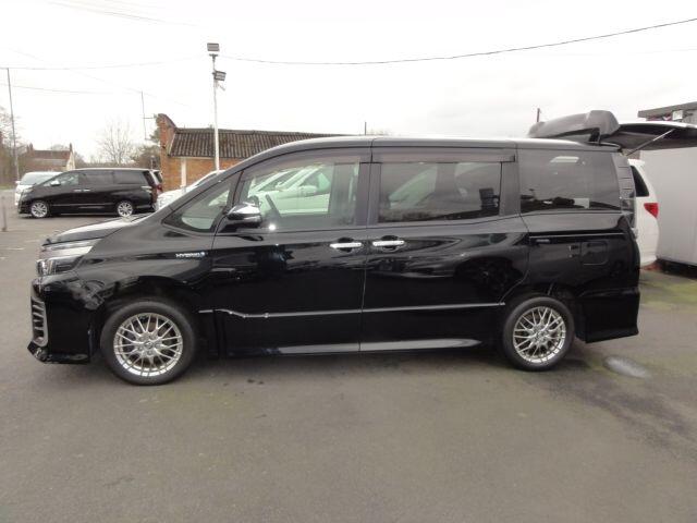 Used Toyota Voxy for sale - 77753148: Photo 9