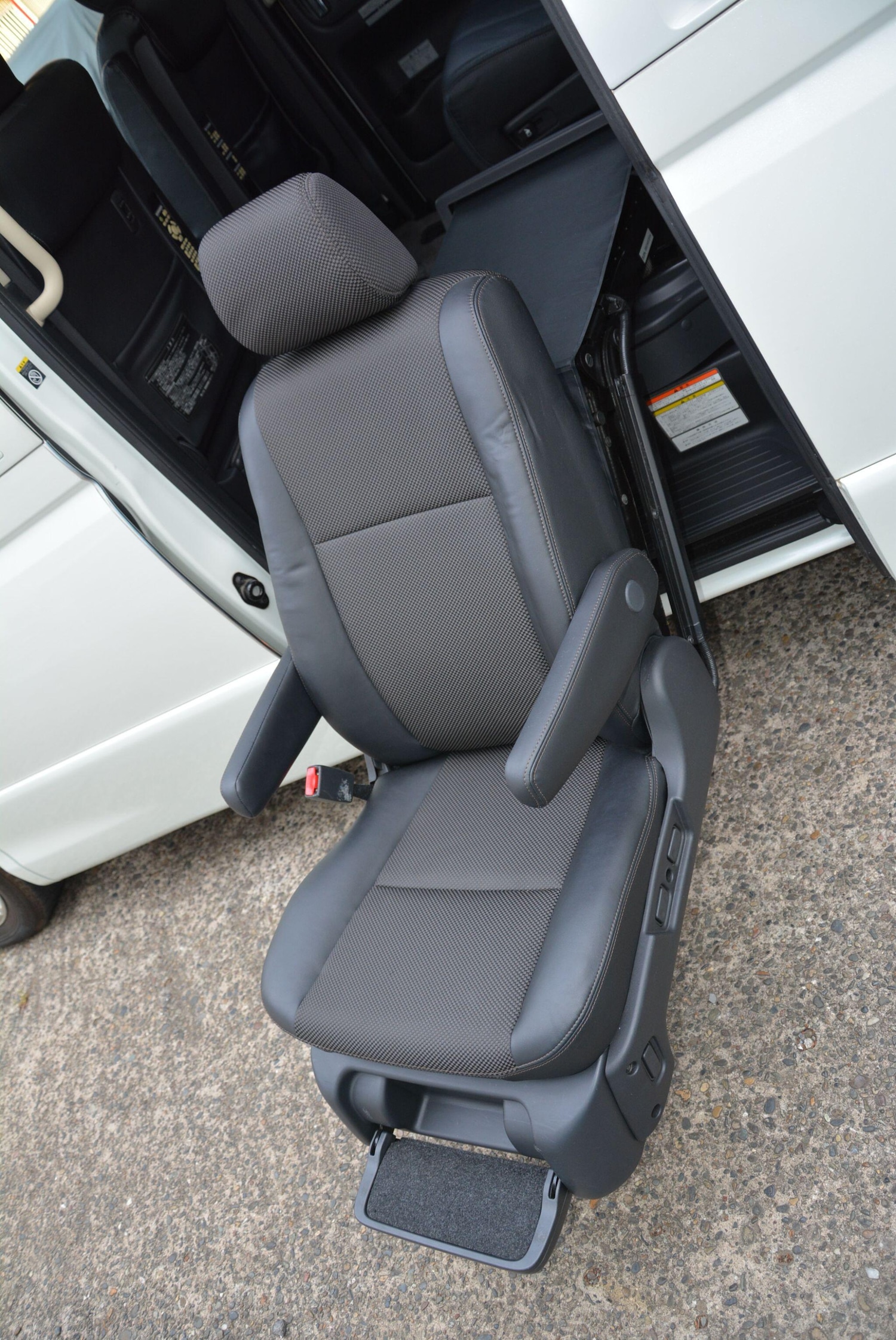 Used Nissan Elgrand 2025 for sale - 77001968: Photo 10