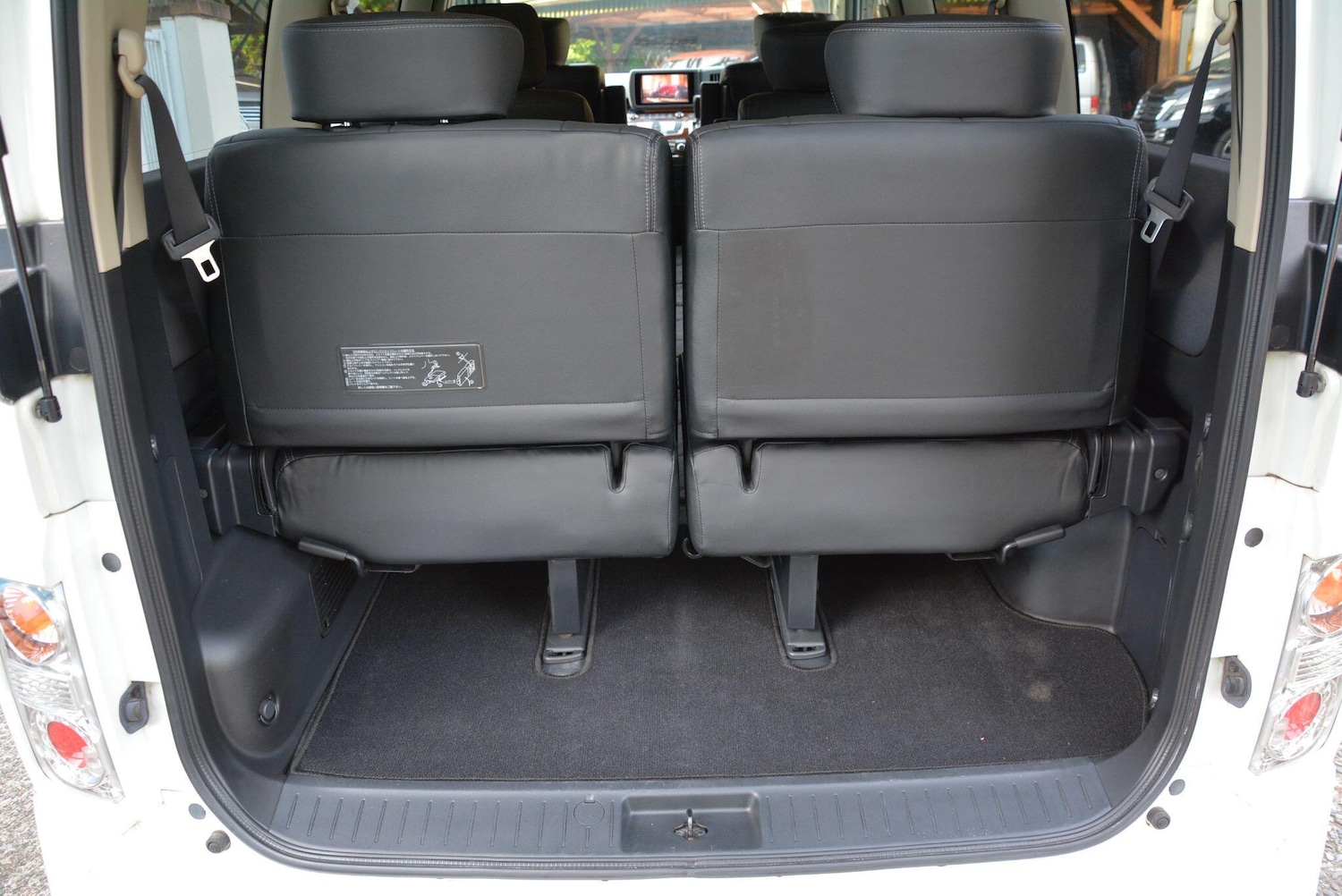 Used Nissan Elgrand 2025 for sale - 77001968: Photo 12