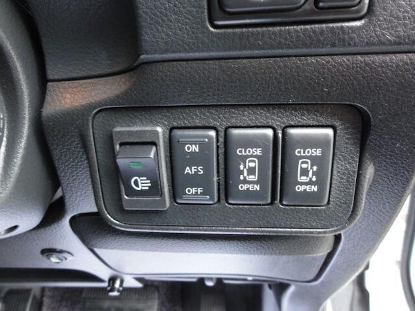 Used Nissan Elgrand for sale - 76226535: Photo 17
